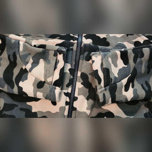 NWOT ☆ Ampersand Ave Zip-up - Picture 4 of 15